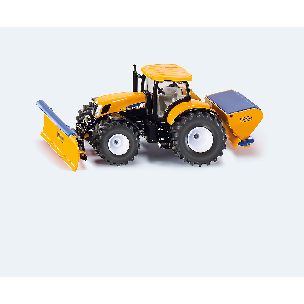Traktor z pługiem i piaskarką