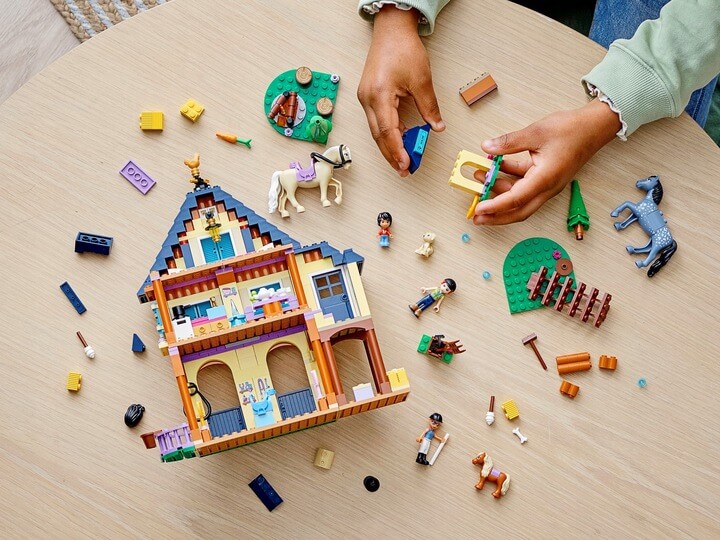 LEGO Friends Lesne centrum jezdzieckie 41683 LEGO Friends Lesne centrum jezdzieckie 41683