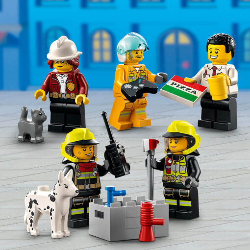 LEGO® City 60320 Remiza strazacka minifigurki