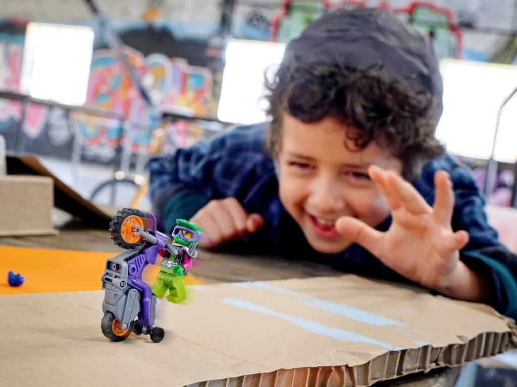 LEGO® City 60296 Wheelie na motocyklu kaskaderskim z napedem LEGO® City 60296 Wheelie na motocyklu kaskaderskim z napedem