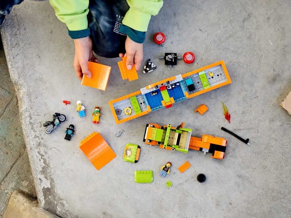 LEGO City 60294 Ciezarowka kaskaderska zloz wlasny zestaw LEGO