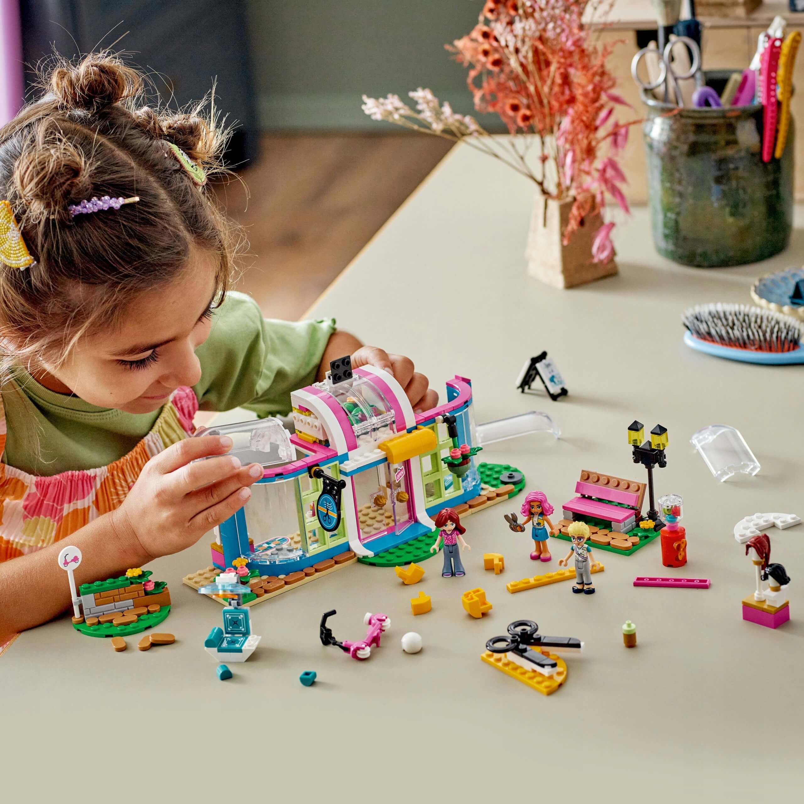 LEGO Friends Salon fryzjerski 41743 Liczba elementow 401 szt LEGO Friends Salon fryzjerski 41743 Liczba elementow 401 szt
