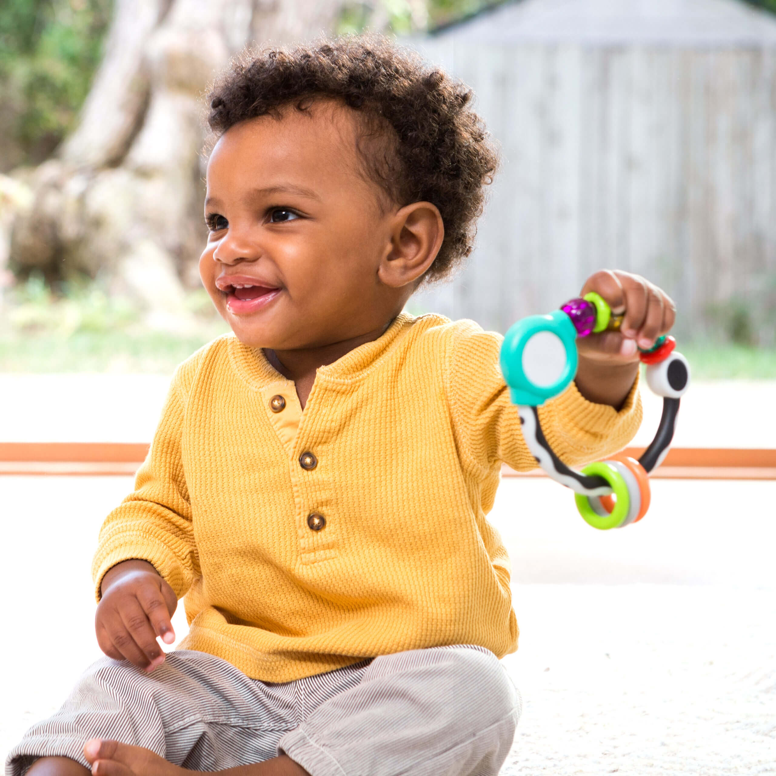 INFANTINO GRZECHOTKA Z LUSTERKIEM