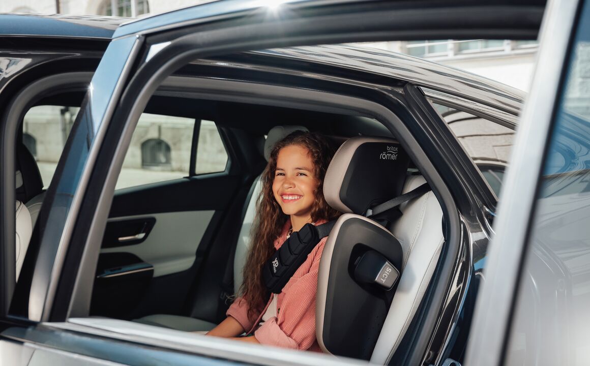 Britax Romer KIDFIX PRO 100-150 cm i-Size w samochodzie z systemem SICT 