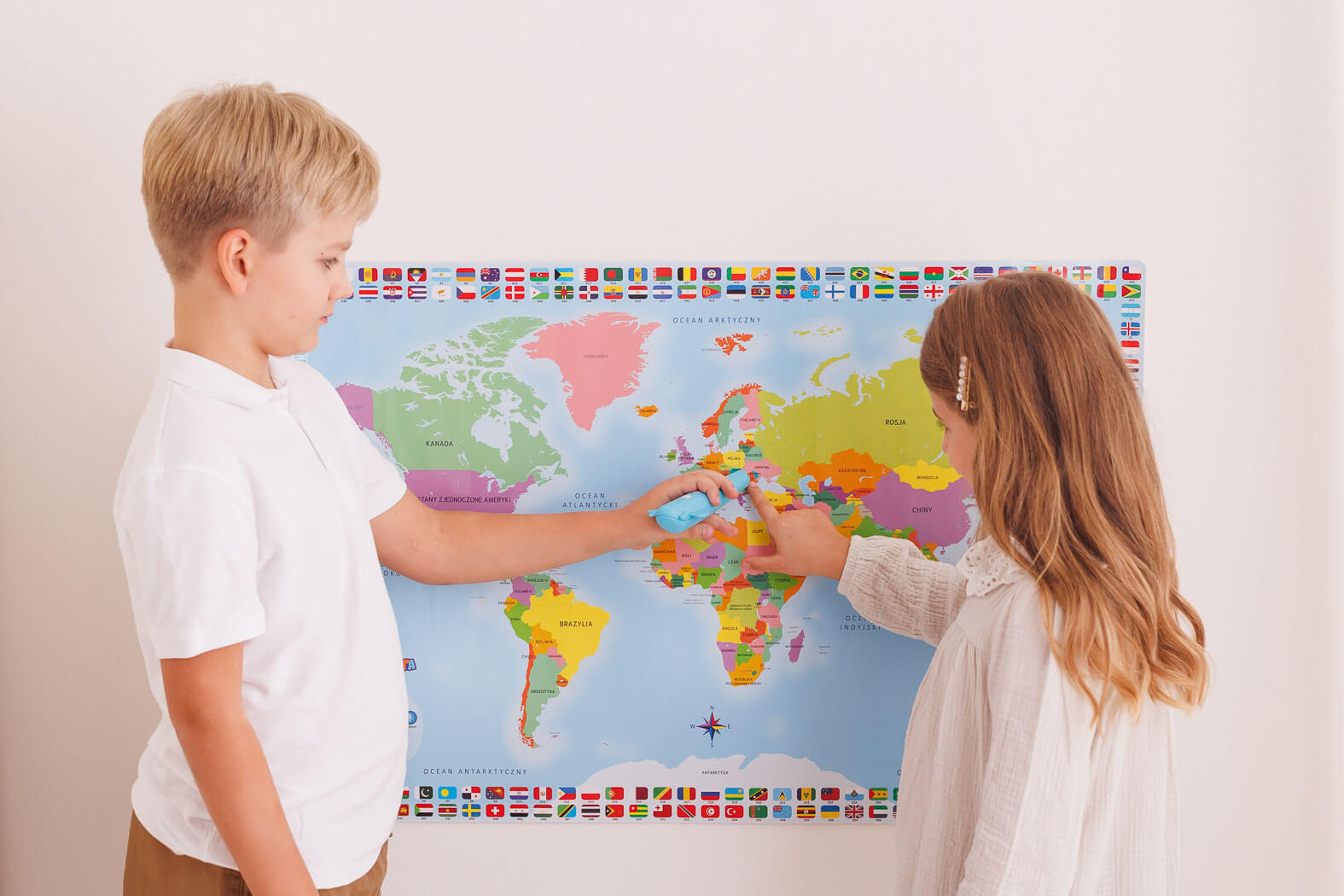 dumel mapa swiata na scianie