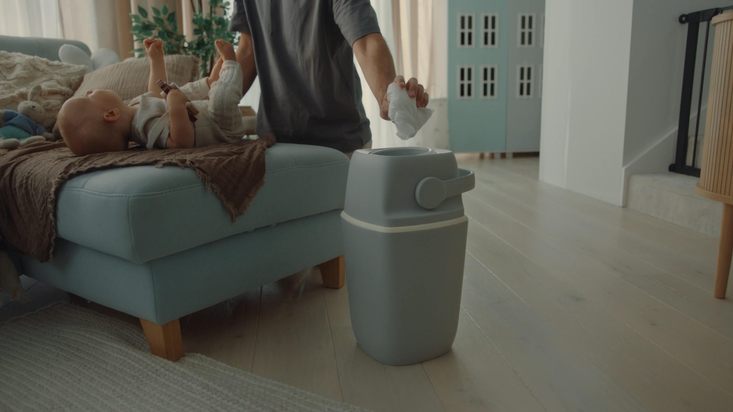 Kosz AirWell – obsługa jedną ręką podczas przewijania dziecka