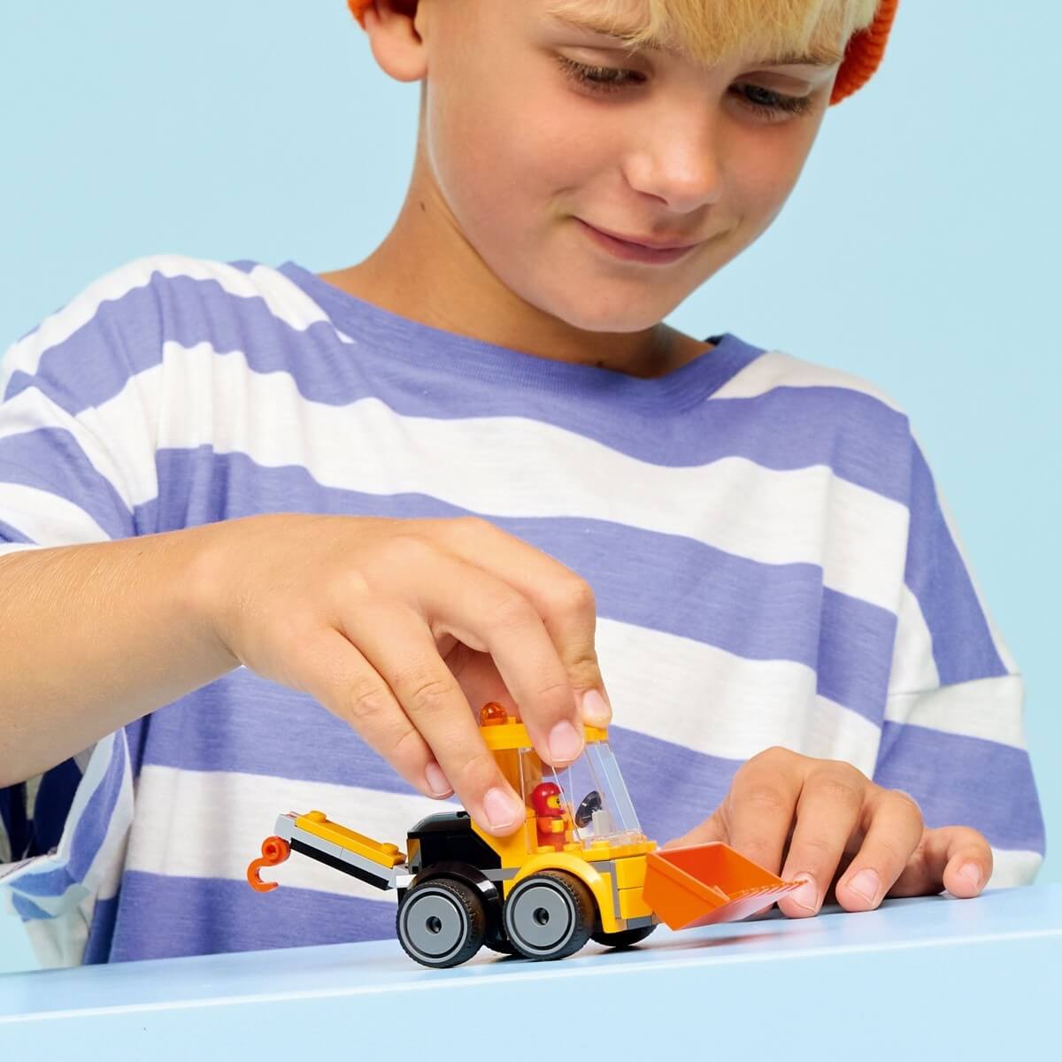 LEGO 60483 minifigurka pracownika budowy